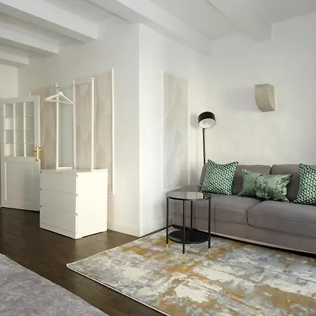 5 Bedroom Two Floor 160 M2 Penthouse شقة *